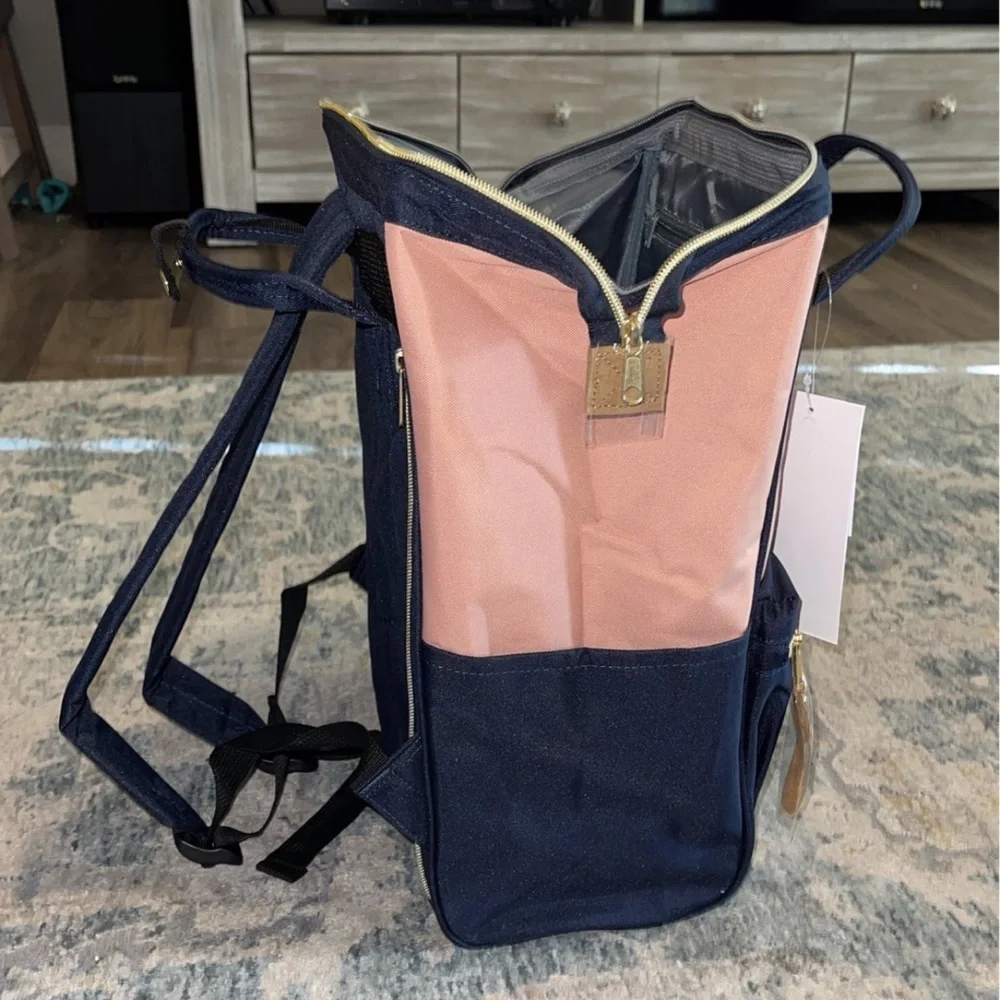 Backpack - Picture 4 of 9